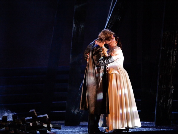 News_Houston Grand Opera_Don Carlos_April 2012_Brandon Jovanovich_Elizabeth de Valois_Tamara Wilson
