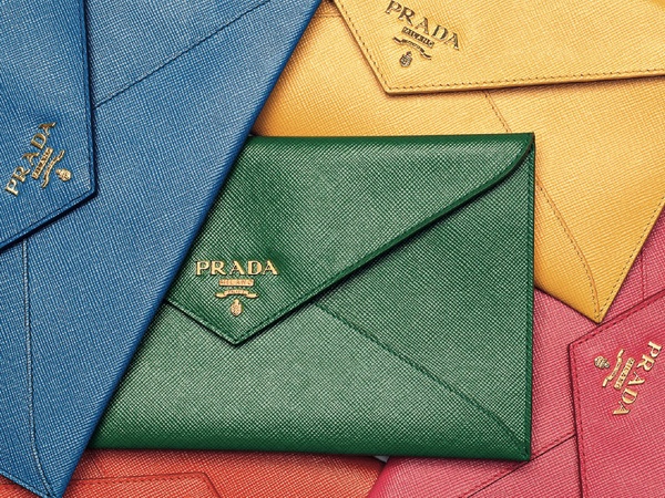News_Prada_envelope purses