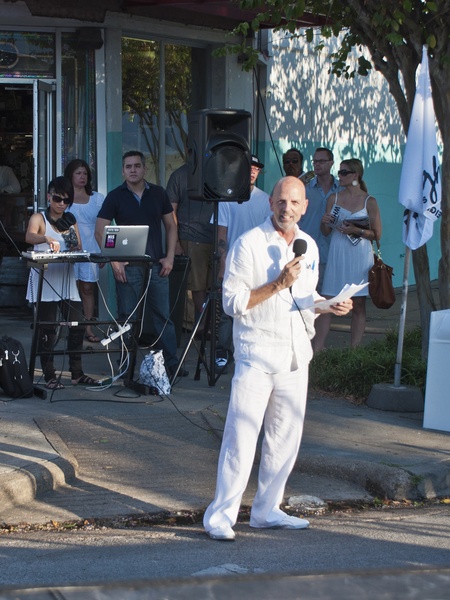 News_White Linen Night_fashion show_Clifford Pugh_Aug 2011