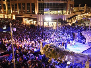 crowd gathered for Christmas Tree lighting at The Domain