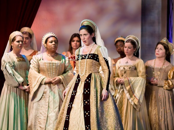 News_Anna Bolena_Camille Zamora