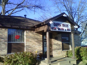 Austin Photo Set: News_Jennifer_illegal breast implants_feb 2012_queen diva salon