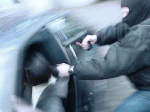 News_carjacking_man_gun_blurred