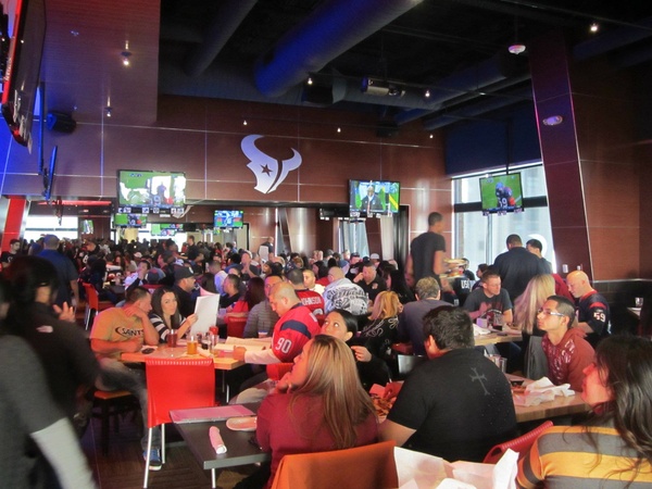 Houston Texans Grille, interior, crowd