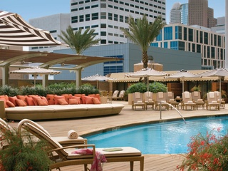 Four Seasons Hotel Houston pool