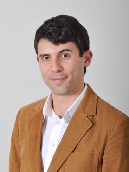 News_NEW HEAD SHOT_Steven Thomson