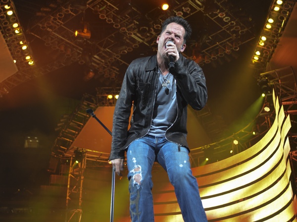 Gary Allan rodeo singing