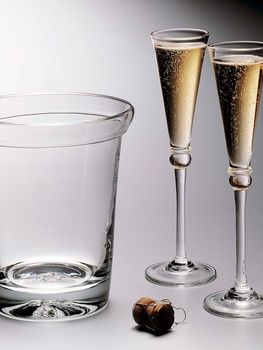 Places-Shopping-Bering's Siimon Pearce champagne bucket
