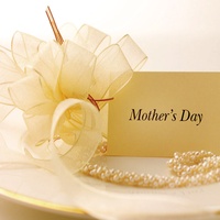 News_Mother's Day_card_plate_pearls_ribbons