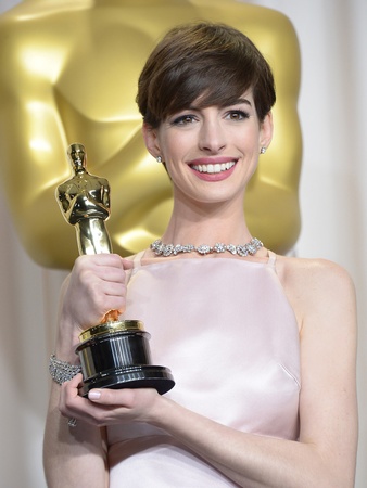 Anne Hathaway, Tiffany & Co., diamond necklace