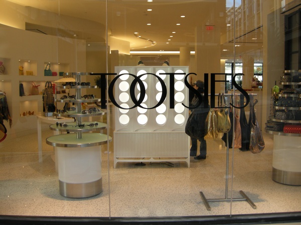 News_Tootsies_West Ave_entrance