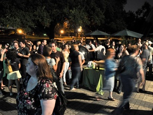 News_Lois_Pop Up Party_crowd shot_ July 2010