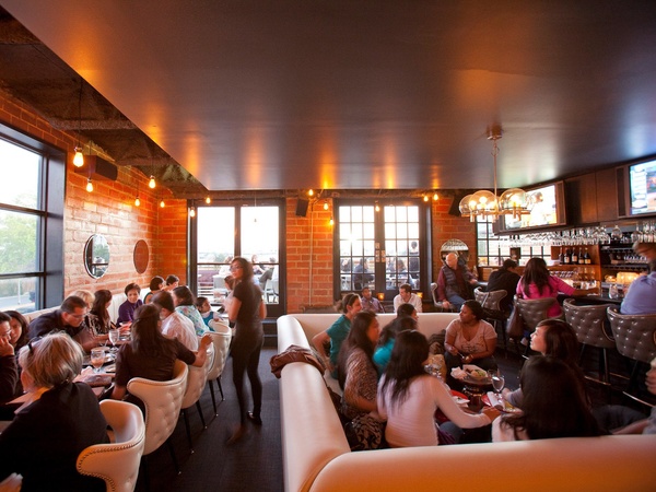 Benjy's in the Village, restaurant, crowd