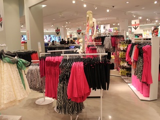 H&M Willowbrook Opening, Interior 8, June 2012