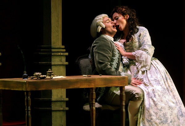 Austin Photo Set: shelley__alo_figaro_jan2013_2