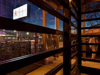 News_Underbelly, entrance