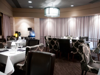 News_Eddie V's_dining room