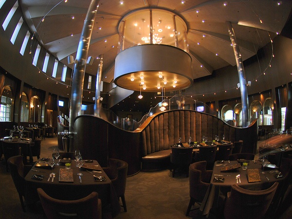 News_Cullen's_Macys Table_Titanic meal_suspended table