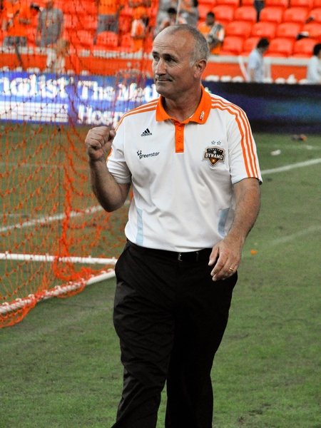 Dynamo coach Dominic Kinnear fist
