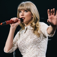 Taylor Swift close up