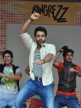 Jackky Bhagnani grooves Gangnam style for Rangrezz, Mondo Cinema