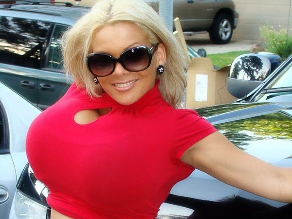 News_Sheyla Hershey_world's largest boobs_breast implants