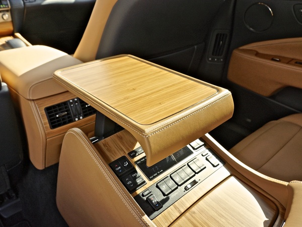 COTY Lexus LS