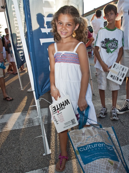News_White Linen Night_Emily Skidmore)_Aug 2011