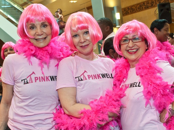 News_015_Pink Well Flash Mob_Leisa Holland-Nelson_Guyla Pircher_Roz Pactor_LARGE