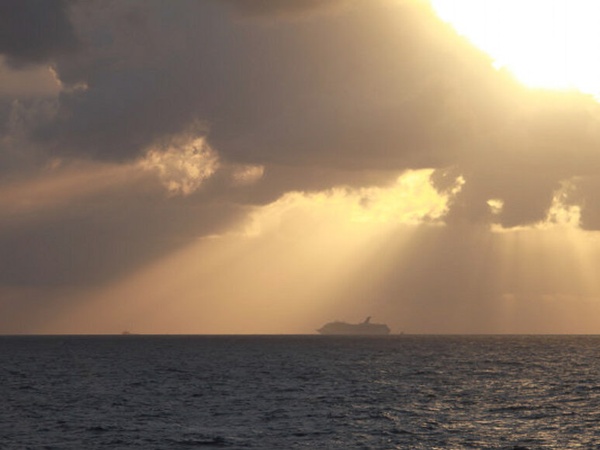 Carnival Triumph, tug boats