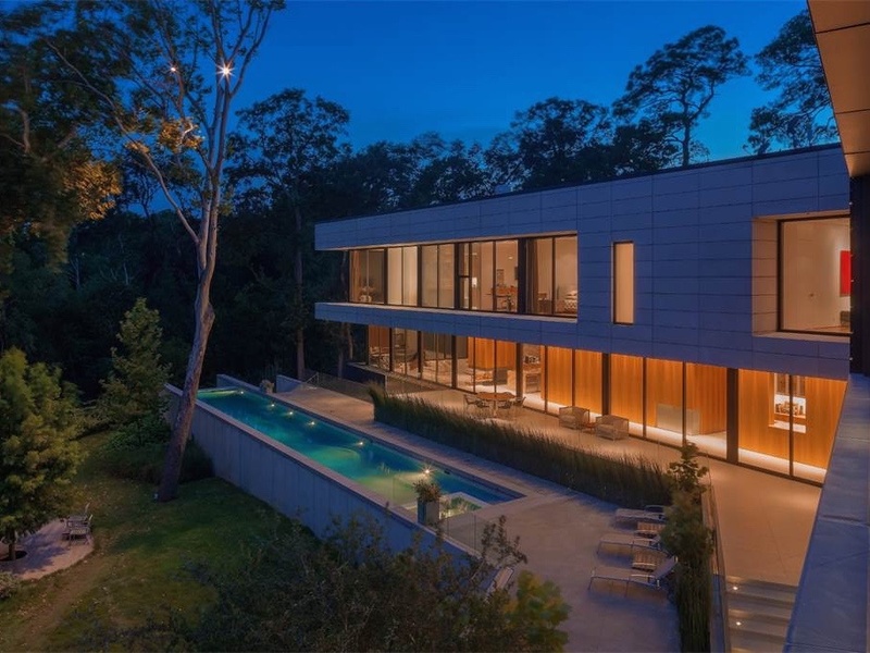 Mott Lane exterior