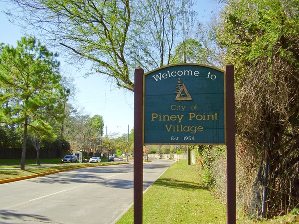 Piney Point Village sign