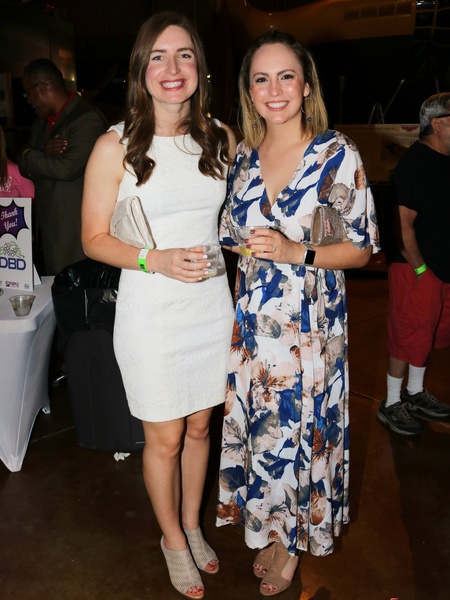 Claire Collins, Amelia Knipmeyer