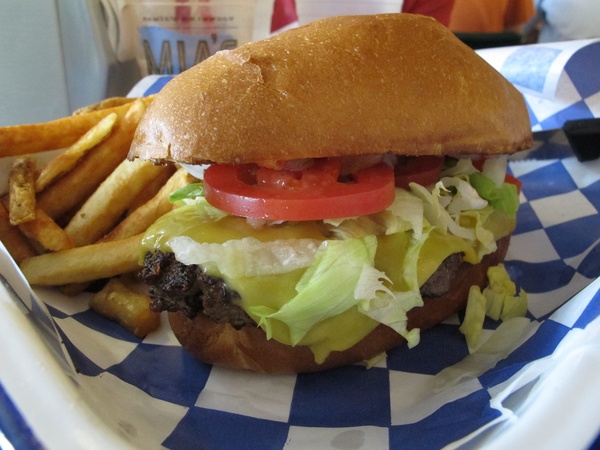 Ruthie, Mias, burger, hamburger.jpg