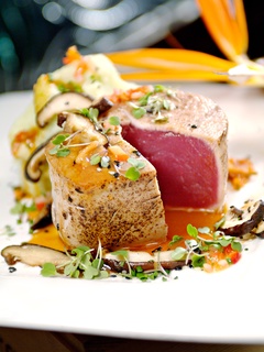 News_Eddie V's_tuna steak