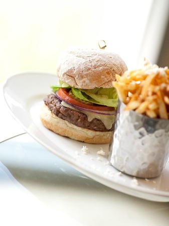 News_Ava_hamburger_french fries