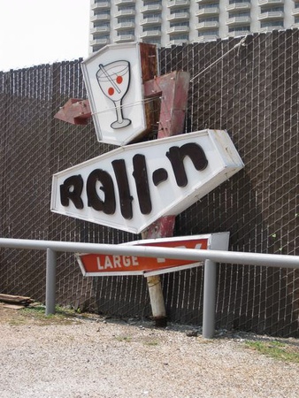 News_Roll-In Lounge_sign
