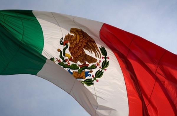 Austin Photo Set: News_Gabino_real cinco de mayo_may2012_mexican flags