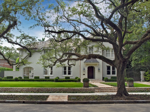 News_1_On the Market_1611 South Blvd._May 2012_exterior