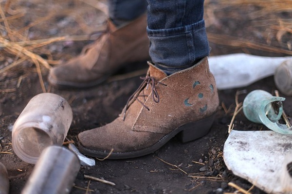 Austin Photo Set: News_Caitlin Ryan_cobra rock brown boot outside_january