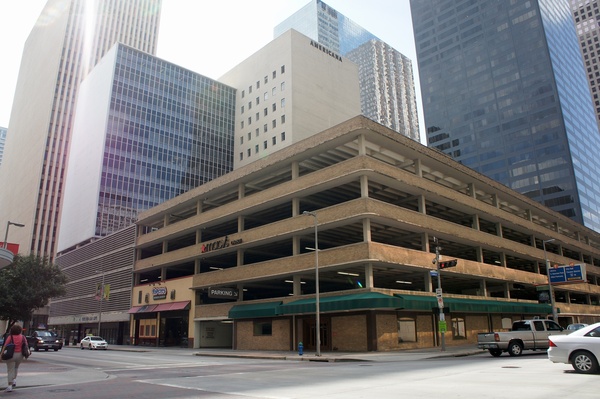 811 Dallas Americana building