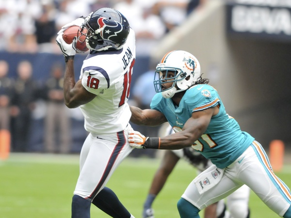 Lestar Jean catch Dolphins