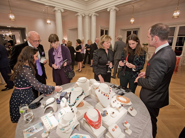 49, Verdura trunk show, November 2012, jewels, crowd, venue
