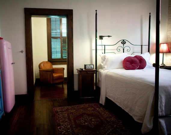 Austin Photo Set: News_Jessica Dupuy_Hotel Havana_October 2011_bedroo