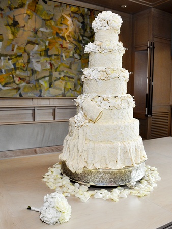 News_003_Sachse-Florescu wedding reception_May 2012_Wedding Cake.jpg