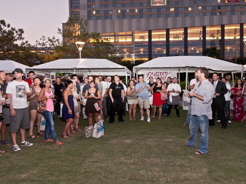 64, Backyard Burger, photo essay, September 2012, crowd, venue, Tod Eason