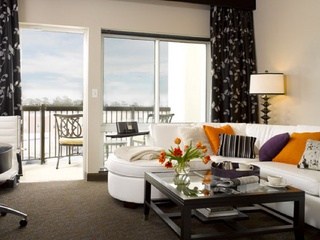 News_AVIA Hotels_The Woodlands_living room