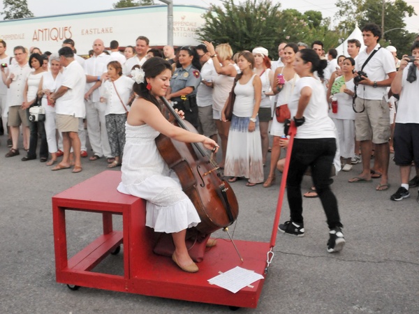 022_White Linen Night, August 2012, traveling musician