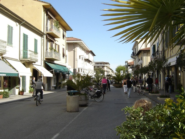 Forte dei Marmi, shopping, village
