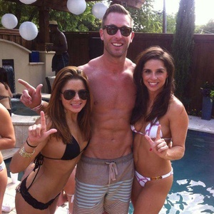 Kliff-Kingsbury-Texas-Tech-football-coach-shirtless-with-two-girls-in-bikinis_070840_jcrop_1x1_Mon04Aug2014164728.png